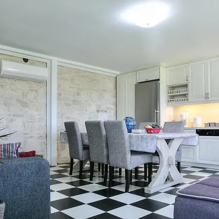 Ermis House Apartament *